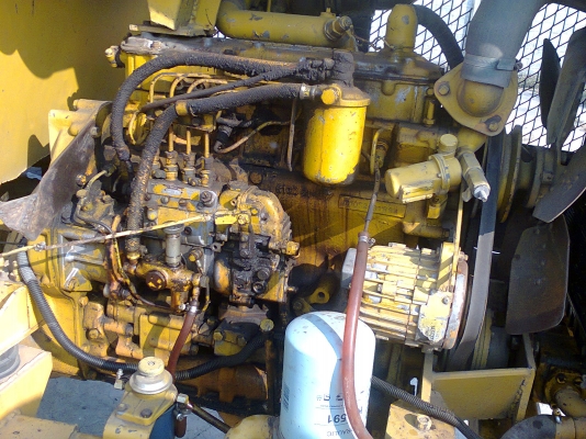 รถคีบอ้อย สามล้อ เครื่อง Komatsu 4 สูบ