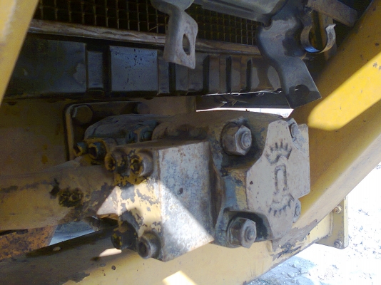 รถคีบอ้อย สามล้อ เครื่อง Komatsu 4 สูบ