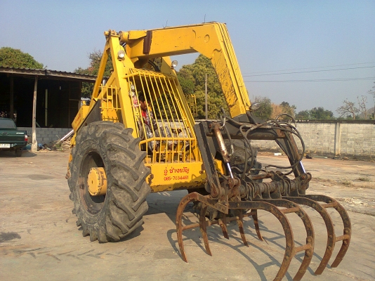 รถคีบอ้อย สามล้อ เครื่อง Komatsu 4 สูบ