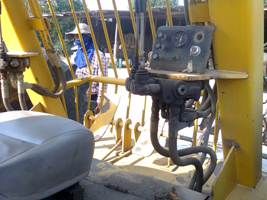 รถคีบอ้อย สามล้อ เครื่อง Komatsu 4 สูบ