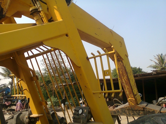 รถคีบอ้อย สามล้อ เครื่อง Komatsu 4 สูบ