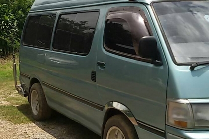 รถตู้หลังคาสูง