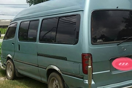 รถตู้หลังคาสูง