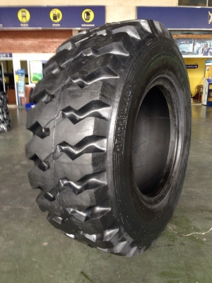 ยางรถตัก 1400-24 ยางจ้างหล่อ 5,500 บาท รับประกันคุณภาพ