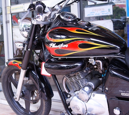 แฟนท่อม 200 cc สวยมาก ภาษีเต็ม 2558 รถปี 2550 ลายไฟใหญ่ เดินเบานิ่ง ไม่มีลอยล้ม เดิมสภาพนี้หาอยากมาก 90 \% ราคา สภาพสวย 49,900 บาท รถคันนี้ลองแล้ว ประหยัดน้ำมันมาก วิ่งร้อย140 สบาย ไมล์แท้วิ่งน้อย ระบบไฟติดครบ