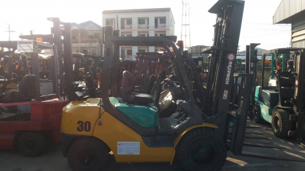 ขาย. รถโฟล์คลิฟท์ KOMATSU FG30 รุ่น 16เครื่องยนต์เบนซิล+แก็ส เกียร์ ออโต้