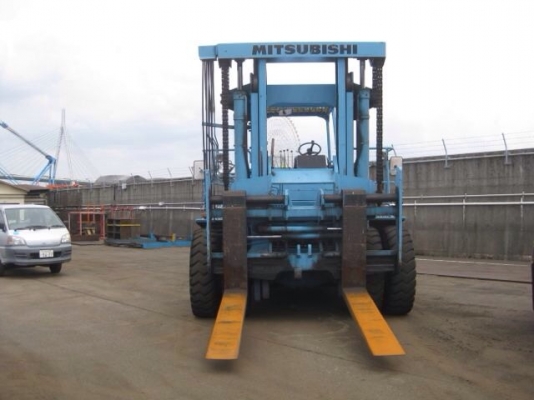 รถยก MITSUBISHI น้ำหนักยก 21 ตัน เสาสูง 3 เมตร   รถนอกนำเข้า  เอกสารครบ จัดไฟแนนซ์ให้ได้ครับ