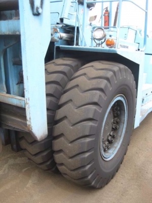 รถยก MITSUBISHI น้ำหนักยก 21 ตัน เสาสูง 3 เมตร   รถนอกนำเข้า  เอกสารครบ จัดไฟแนนซ์ให้ได้ครับ