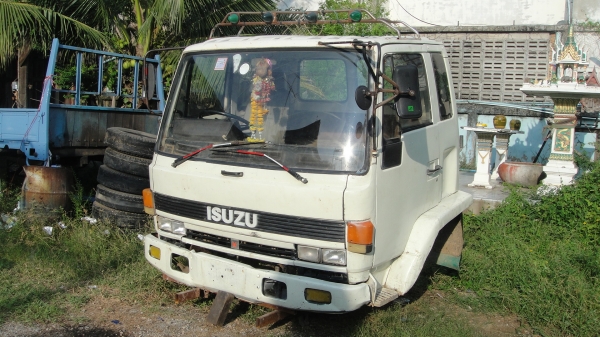 พี่ชูชาติ ขอนแก่นจองแล้ว หัวรถ ISUZU ROKY เดิมๆบางๆ ไม่ผุ ขาดีดหน้า ขาหลัง ของครบ ยกใส่รถวิ่งได้เลย