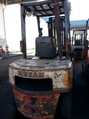 ฝากขายด่วนๆครับ รถยกนิสสัน น้ำหนักยก 2 ตัน เสาสูง 3 เมตร เครื่องดีเซล เกียร์ออโต้้ งาหนีบตรง