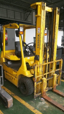 ขายรถไฟฟ้านั่งขับ TOYOTA 7FB25 ขนาด 2.5 ตัน อุปกรณ์ครบพร้อมตู้ชาร์จ