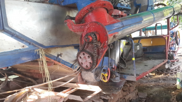 รถเกี่ยว พร้อมเทเลอร์