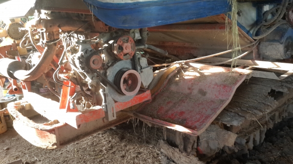 รถเกี่ยว พร้อมเทเลอร์