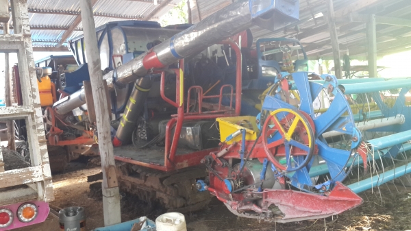 รถเกี่ยว พร้อมเทเลอร์