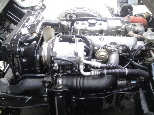 ISUZU  NKR  ปี 2548 เครื่องยนต์ 100 แรง เทอโบอินเตอร์ (รถห้าง) ไฟตาเพชร  ป้ายไม่ติดเวลา รถสวย สภาพดี พร้อมใช้งาน