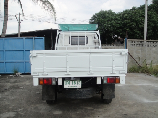 ISUZU  NKR  ปี 2548 เครื่องยนต์ 100 แรง เทอโบอินเตอร์ (รถห้าง) ไฟตาเพชร  ป้ายไม่ติดเวลา รถสวย สภาพดี พร้อมใช้งาน