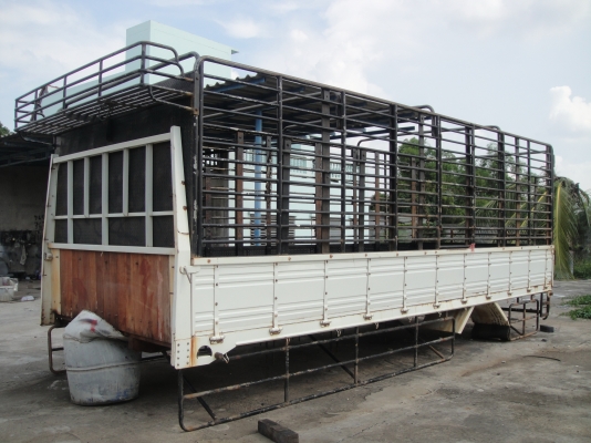 ขายกะบะหกล้อ ISUZU FTR ยาว 6.50 ม. คอกแป๊ปน้ำ ปูพื้นเหล็กทับไม้ คัคซีกว้าง 85 เซนติเมตร สภาพสวย พร้อมใช้งาน