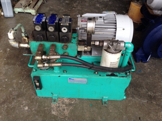 ขายปั้มน้ำมันไฮโดรลิค ขนาด 3 HP. 380V สภาพสวย วาล์วคอนโทรล110VAC  3 ชุดอุปกรณ์ครบ พร้อมใช้งาน