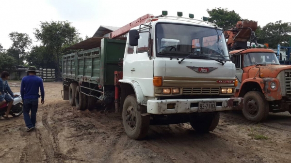 ขายด่วนรถบรรทุก HINO 2 เพลา ติดเครน TANADO 3.5 T ขายด่วนรถบรรทุก HINO 2 เพลา ติดเครน TANADO 3.5 T