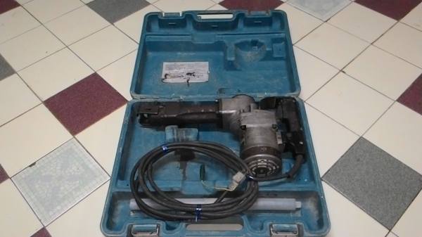 ขายเครื่องสกัดแย็กไฟฟ้าขนาด8.7กิโลตัวกลางยี่ห้อMakitaรุ่นHm1201สภาพดีเดิมๆพร้อมใช้งาน ขายเครื่องสกัดแย็กไฟฟ้าขนาด8.7กิโลตัวกลางยี่ห้อMakitaรุ่นHm1201สภาพดีเดิมๆพร้อมใช้งาน