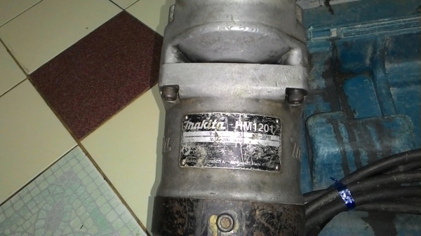 ขายเครื่องสกัดแย็กไฟฟ้าขนาด8.7กิโลตัวกลางยี่ห้อMakitaรุ่นHm1201สภาพดีเดิมๆพร้อมใช้งาน ขายเครื่องสกัดแย็กไฟฟ้าขนาด8.7กิโลตัวกลางยี่ห้อMakitaรุ่นHm1201สภาพดีเดิมๆพร้อมใช้งาน