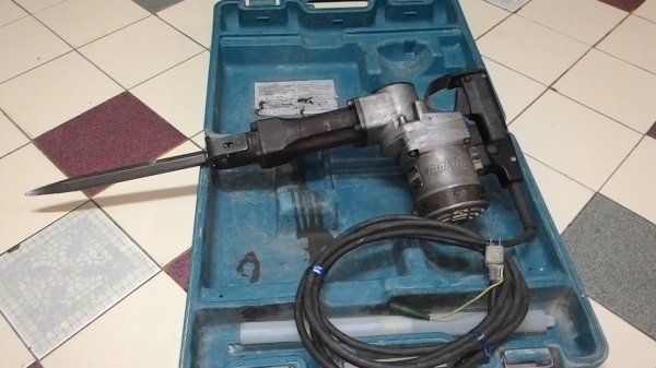 ขายเครื่องสกัดแย็กไฟฟ้าขนาด8.7กิโลตัวกลางยี่ห้อMakitaรุ่นHm1201สภาพดีเดิมๆพร้อมใช้งาน ขายเครื่องสกัดแย็กไฟฟ้าขนาด8.7กิโลตัวกลางยี่ห้อMakitaรุ่นHm1201สภาพดีเดิมๆพร้อมใช้งาน