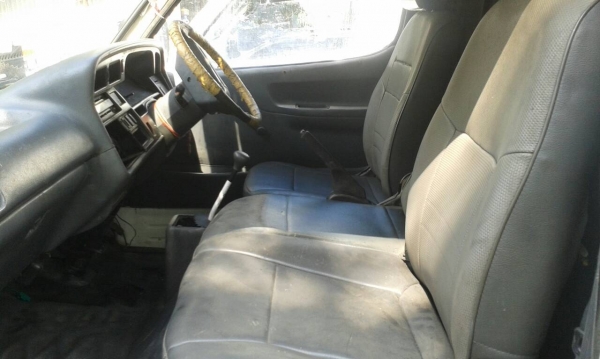 ขายรถตู้ จรวจต่ำ ปี 36 มี2 คัน  ปี 39 มี 1 คัน