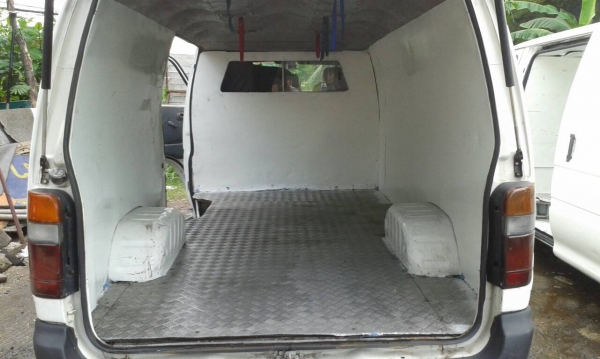 ขายรถตู้ จรวจต่ำ ปี 36 มี2 คัน  ปี 39 มี 1 คัน