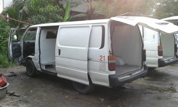 ขายรถตู้ จรวจต่ำ ปี 36 มี2 คัน  ปี 39 มี 1 คัน