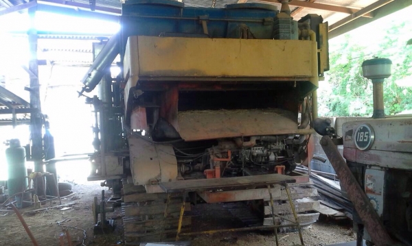 ขายรถเกี่ยวข้าวเกษตรพัฒนา เครื่อง 6BF-185 แรง อุ้ม 2 ตัน โซ่ใหม่ 44 ข้อ รถใช้งานอยู่