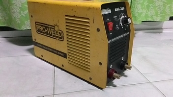 เครื่องเชื่อมไฟฟ้าระบบอินเวอร์เตอร์ PRO-WELD ขนาด 200 A พร้อมใช้งานครับ
