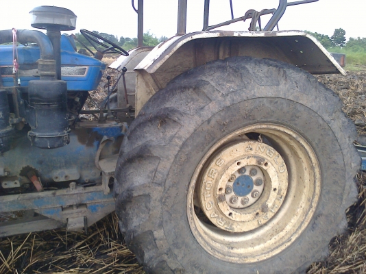 ขายรถไถ FORD คาราโร่  สองเพลา เเท้ ใบมีดดันหน้า+เล่มทะเบียน ราคา500000