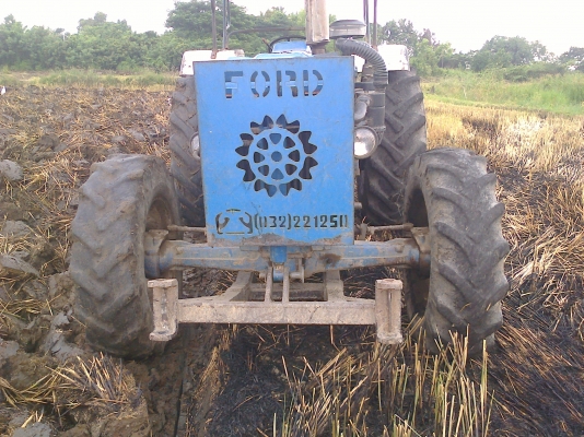 ขายรถไถ FORD คาราโร่  สองเพลา เเท้ ใบมีดดันหน้า+เล่มทะเบียน ราคา500000