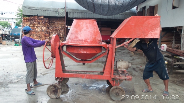 ขายโม่ผสมปูนพร้อมมอเตอร์ 3แรงครับ