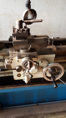 ขายครับขายเครื่องกลึงขนาด 6 ฟุต 4 เพลา มีเบรค ยี่ห้อ goodway สภาพสวย ไฟบ้าน เครื่องเงียบ สไลด์ไม่มีรอย สะพานเกลียวสวย เจ้าของเปลี่ยนมอเตอร์เป็นไฟบ้านแล้ว มอเตอร์เก่าก็ให้ไป คอนโทรลเดิม เค้าต่อสวิตช์เพิ่ม ไม่ยุ่งกับคอลโทรล ***ที่ต้องแก้ไขหน่อยผ้าเบรคขาด 12