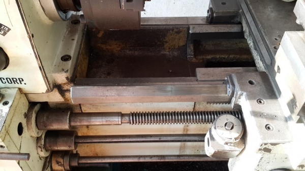 ขายครับขายเครื่องกลึงขนาด 6 ฟุต 4 เพลา มีเบรค ยี่ห้อ goodway สภาพสวย ไฟบ้าน เครื่องเงียบ สไลด์ไม่มีรอย สะพานเกลียวสวย เจ้าของเปลี่ยนมอเตอร์เป็นไฟบ้านแล้ว มอเตอร์เก่าก็ให้ไป คอนโทรลเดิม เค้าต่อสวิตช์เพิ่ม ไม่ยุ่งกับคอลโทรล ***ที่ต้องแก้ไขหน่อยผ้าเบรคขาด 12