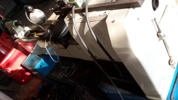 ขายครับขายเครื่องกลึงขนาด 6 ฟุต 4 เพลา มีเบรค ยี่ห้อ goodway สภาพสวย ไฟบ้าน เครื่องเงียบ สไลด์ไม่มีรอย สะพานเกลียวสวย เจ้าของเปลี่ยนมอเตอร์เป็นไฟบ้านแล้ว มอเตอร์เก่าก็ให้ไป คอนโทรลเดิม เค้าต่อสวิตช์เพิ่ม ไม่ยุ่งกับคอลโทรล ***ที่ต้องแก้ไขหน่อยผ้าเบรคขาด 12