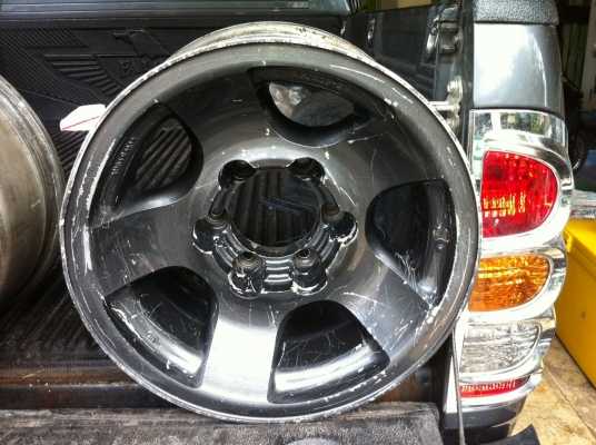 ขายแม๊ก ขอบ 15 6รู -28 ขายแม๊ก ขอบ 15 6รู -28