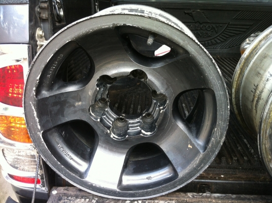 ขายแม๊ก ขอบ 15 6รู -28 ขายแม๊ก ขอบ 15 6รู -28