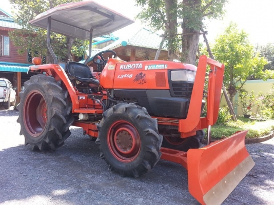 คูโบต้า L3408 4 WD 2 เพลาพร้อมใบมีดดันหน้า สภาพดีมากพร้อมใช้งาน