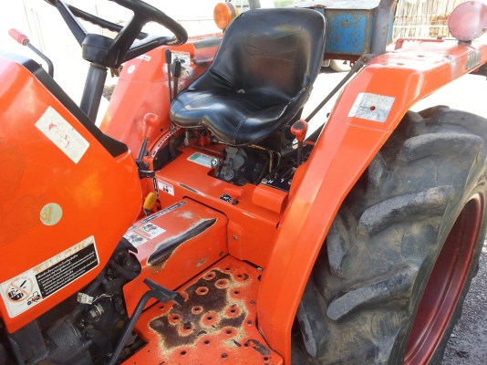 คูโบต้า L3408 4 WD 2 เพลาพร้อมใบมีดดันหน้า สภาพดีมากพร้อมใช้งาน