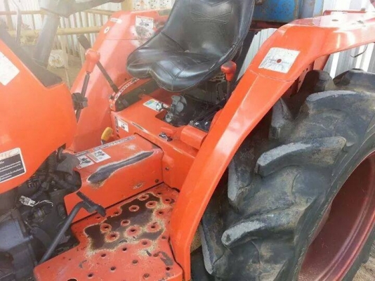 คูโบต้า L3408 4 WD 2 เพลาพร้อมใบมีดดันหน้า สภาพดีมากพร้อมใช้งาน