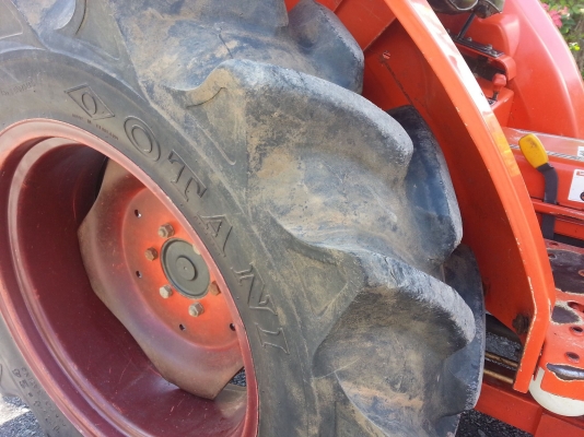 คูโบต้า L3408 4 WD 2 เพลาพร้อมใบมีดดันหน้า สภาพดีมากพร้อมใช้งาน