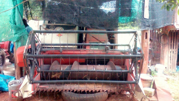 รถเกี่ยวข้าว kubota รุ่น 68g