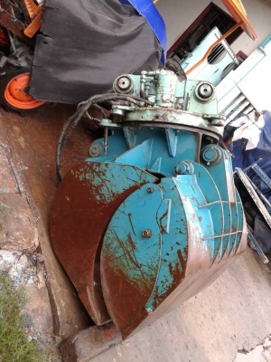 บุ้งกี๋ใส่ pc200สลักโต80mm