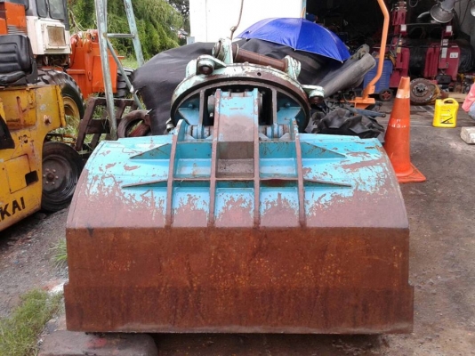 บุ้งกี๋ใส่ pc200สลักโต80mm