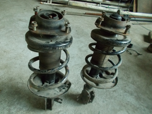 ขายโช๊คหน้า มาสด้า323 ตัว5ประตู