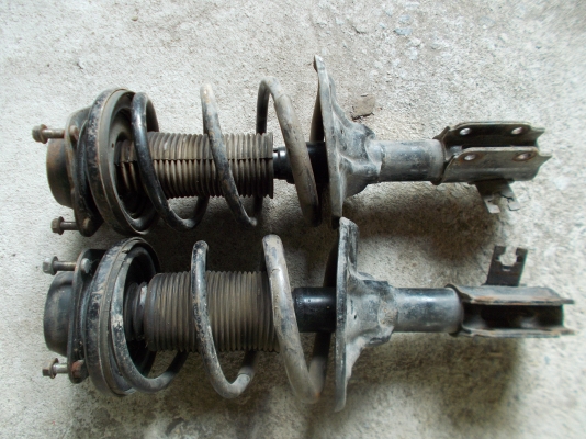 ขายโช๊คหน้า มาสด้า323 ตัว5ประตู