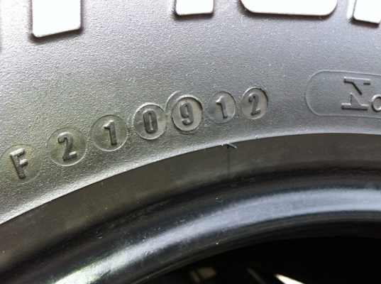 ขายยาง BF Goodrich Mud-Terrain KM2 265 75 r16 ปี12 ขายยาง BF Goodrich Mud-Terrain KM2 265 75 r16 ปี12