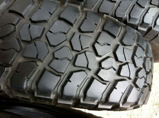 ขายยาง BF Goodrich Mud-Terrain KM2 265 75 r16 ปี12